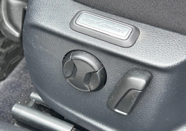 Volkswagen Passat cena 83900 przebieg: 109256, rok produkcji 2018 z Poddębice małe 781